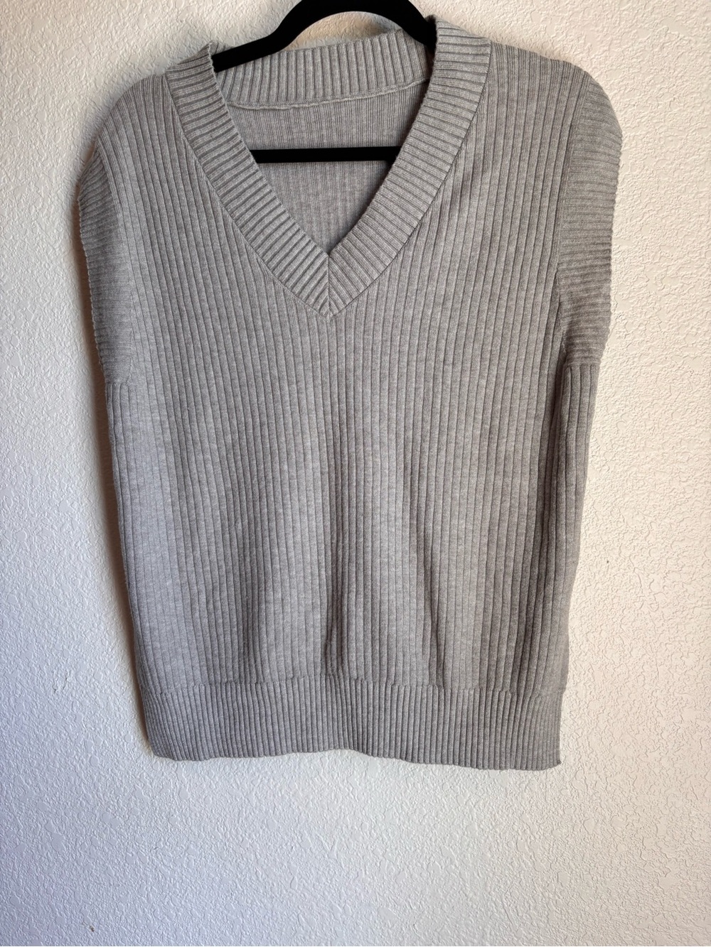 Women’s Ribbed V-Neck Sweater Vest - Gray Minimalist Neutral fall Large Preppy